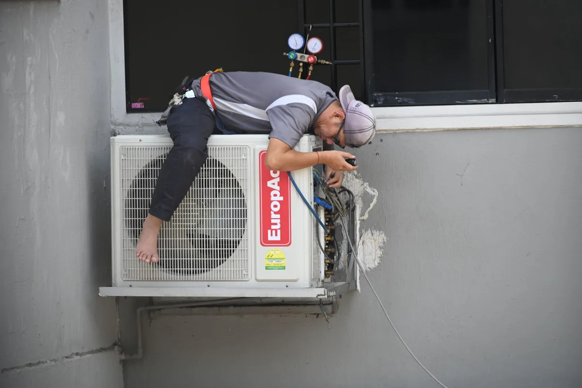 HVAC technician on a service call - the emergency job that starts with a phone search
